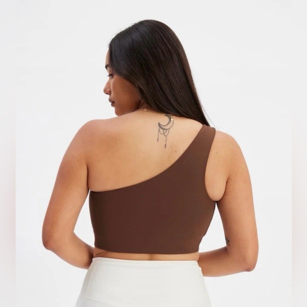 NWT. Girlfriend Collective. Bianca One-Shoulder Sports Bra. Earth Brown. Small. - Picture 3 of 9